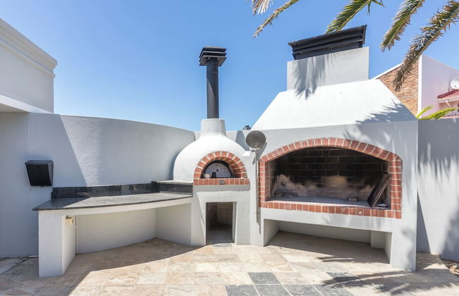 Beachfront, Private Pool, Pizza Oven, Pool Table, Fast Internet, Family Friendly - Photo 44