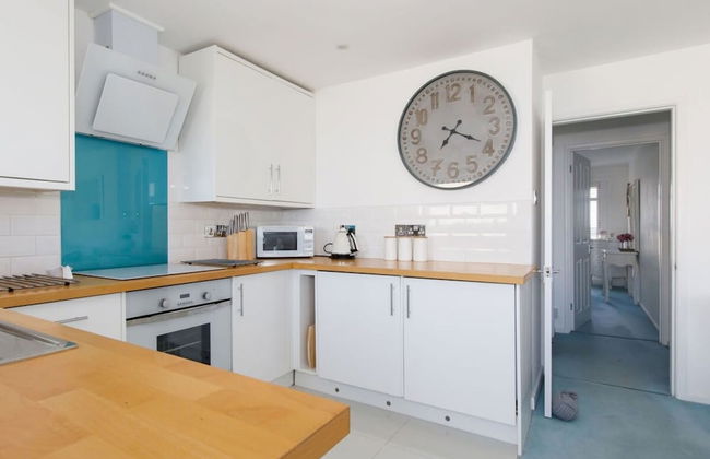 Two Bed Seafront Escape in East Wittering - Photo 43