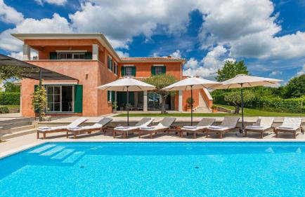 Beautiful Villa Village with tennis court in Tinj - Photo 6