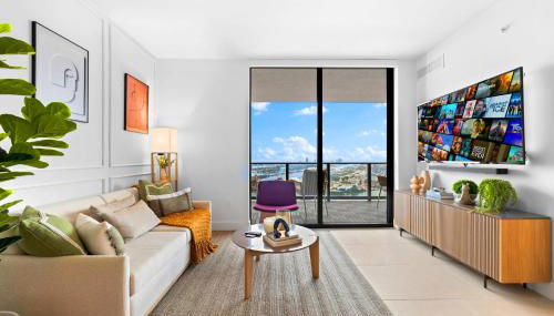 From 43th Floor a Luxury Condo Awaits For You! - Foto 4