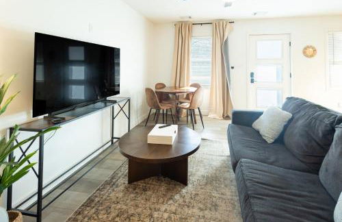 Steps from Aggieville - Fun Manhattan Stay - Foto 24