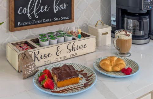 Brand New Saltwater Pool! - Waterfront Canal - Luxury Home - Foto 18