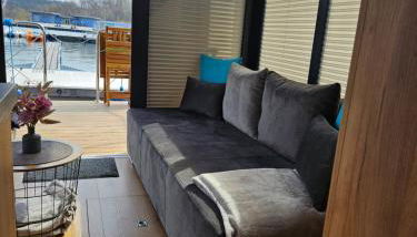 Mobiles Hausboot El'milia mit eigener Ankerboje auf dem See - Foto 4