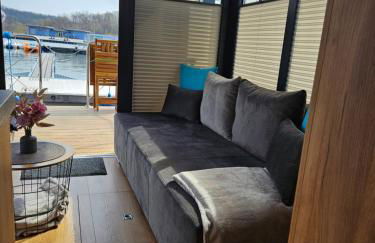 Mobiles Hausboot El'milia mit eigener Ankerboje auf dem See - Foto 4