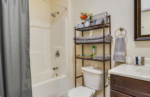 Charming Gravois Mills Escape with Private Backyard! - Foto 17