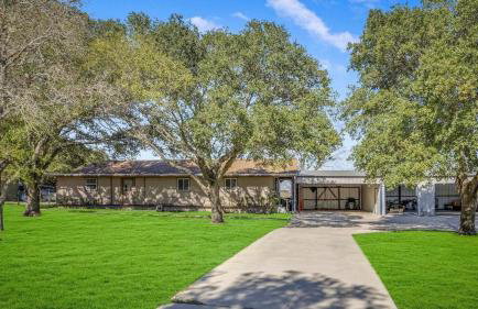 Schertz Country Farmhouse on 1 acre with Gameroom - Foto 1