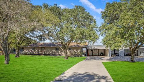 Schertz Country Farmhouse on 1 acre with Gameroom - Foto 1