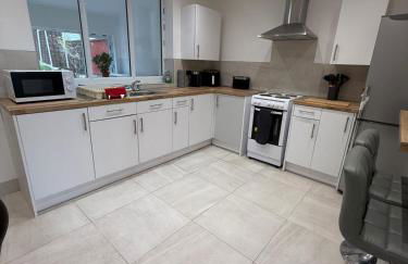 Dudley, Birmingham and Wolverhampton Contractor and Family Stay B69 - Foto 10