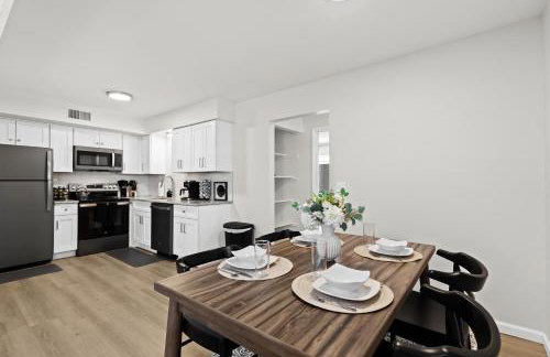 Stylish 1BR Upper Flat in the Heart of Royal Oak - Photo 20