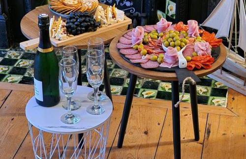 MIDSHIPS A HOLIDAY HOME IN DARTMOUTH SLEEPS UPTO 6 PEOPLE ,PET FRIENDLY , 10 MINUTES WALK TO Town CENTRE WITH PARKING included - Foto 23