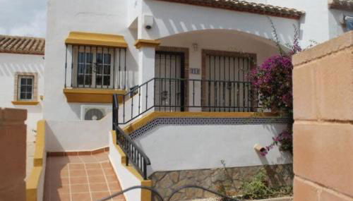 3 Bed Townhouse Overlooking Com Pool LD314 - Foto 1