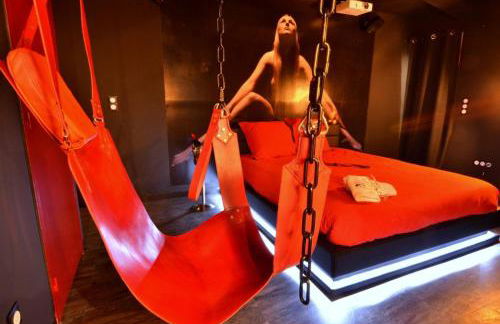 Studio Hot - Love Room Studios - Photo 7