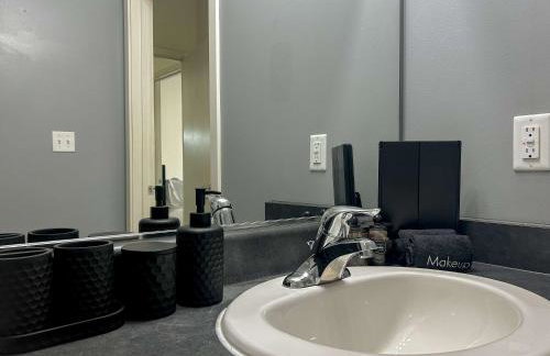 West Loop - City Views With In & Out Parking 6 - Photo 64