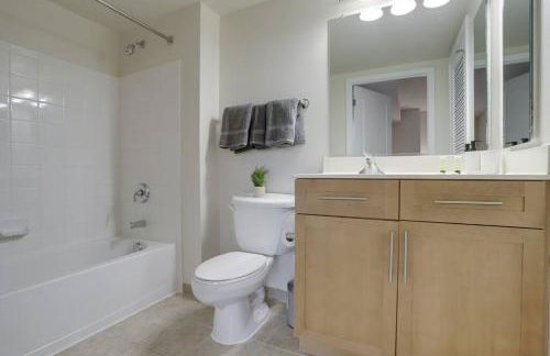Bright and Cozy Apartment Near Pentagon City - Foto 31
