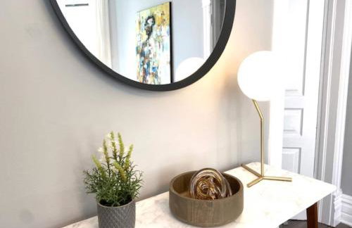 Walk to Wrigley 3BR1BA Sleeps 8 Free Parking - Foto 20