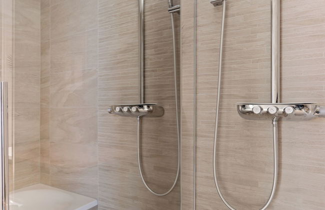 Stylish Luxurious Apt w Pool & Gym ID214 - Foto 25