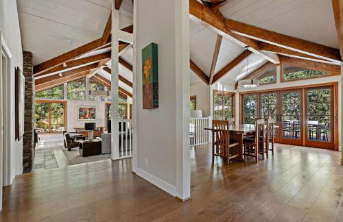 10 Acre Estate with Views Teahouse and Pickleball Court - Foto 11