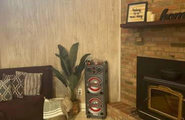 Modern Home near Lake w HotTub, Game Room, Fireplace - Foto 72