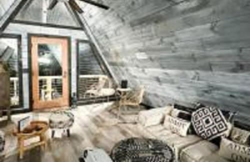 Romantic Escapes in this Stunning A-Frame in North Carolina with Access to a Private Hot Tub and Fire Pit - Foto 14