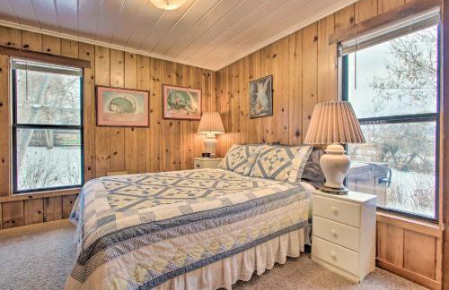 Cozy Home with Hot Tub Half Mi to Salmon River! - Foto 24