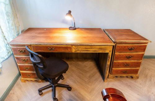 Ultimate Game Room Oasis for 12 - Private Patio - BBQ - 2 Kings - 6 TVs - Full-Body Massage Chair - Foto 26