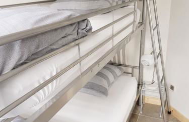 LES VAGUES, terrasse rez-de-ch, parking gratuit, lits faits, animal bienvenu et tout à pied - Foto 8