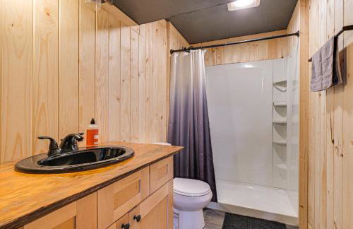 Northwoods Escape Lakeside Retreat with Deck - Foto 20