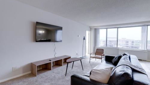 Fantastic 2 BR Apt + Den @Crystal City With Gym - Foto 5