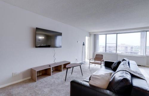 Fantastic 2 BR Apt + Den @Crystal City With Gym - Foto 5