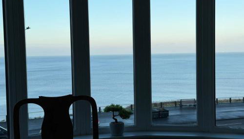 Smugglers - Sea Front - Parking - Sea Views - Balcony - 2 luxury kingsize beds - Foto 2