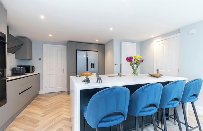 Elliot Oliver - Comfortable Five Bedroom Town Centre House With Garden & Garage - Foto 16