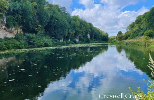 2-Bedroom Contractor Stay - Gated Parking & Fast WiFi - Photo 49