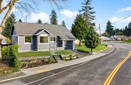 Sunny 3BR Retreat Near Everett Waterfront - Photo 17