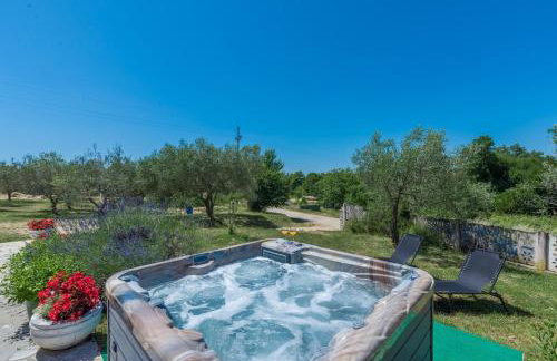 Ferienhaus Zora with Whirlpool - Foto 7