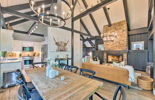 Trillium Home with Golf Course Views and Fireplaces! - Foto 9