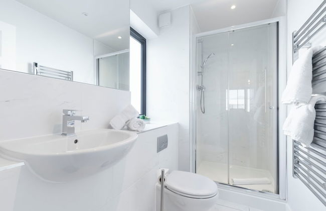 Elliot Oliver - 2 The Old Surgery: Stunning 4 Bedroom Home With Parking In Cheltenham - Photo 22