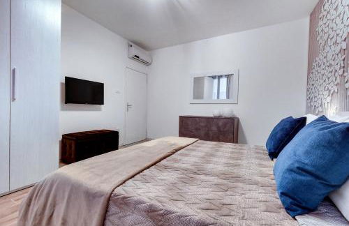 White Flowers with Canal View by Wonderful Italy - Foto 38