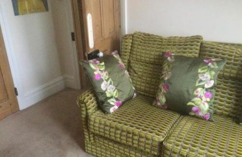 The Seagulls 3 Bedroom House with Parking Weymouth - Photo 6