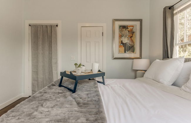 2BR Stylish Retreat in Midtown - Photo 35