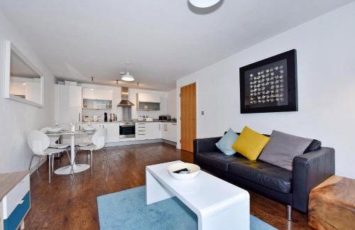 The Vizion serviced apartments from Pincott Properties - free parking, private balcony, and WiFi - Photo 16