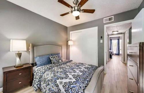 Serene 2BD Condo South Irving I18 - Foto 14