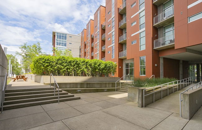 Unfurnished Condo | Amazing Layout with Balcony and In-building Storage Unit - Foto 43