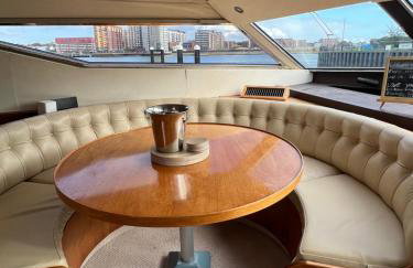 SUPERYACHT ON TOWN QUAY MARINA, SOUTHAMPTON - Very close to city centre and cruise terminals - free parking included - Foto 10