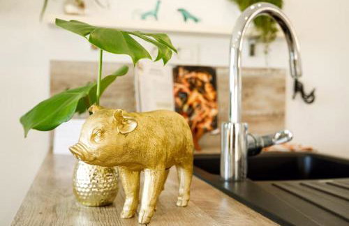 Sunset Oasis “VELLY” 1BR w/ Sea View & Parking - Foto 15