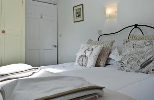 Peartree Cottage & Granary - Photo 10