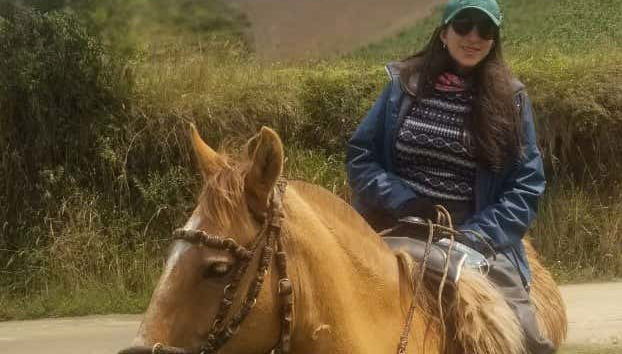 Foto de recuerdo a lomos de un caballo