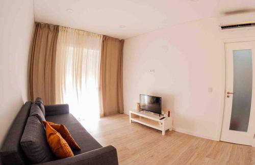 Bright and modern flat with air-con and free parking - Foto 8