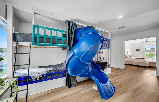 Luxury Home w Heated Pool, Gym, Playground & More! - Foto 2