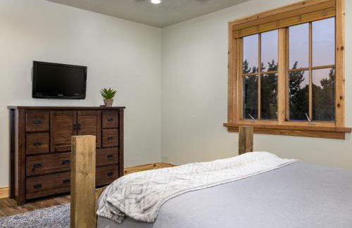 East Zion Trails Retreat-Hot tub, Resort Amenities, Exceptional - Photo 19