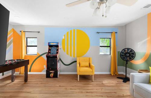 Serene Family Retreat King Beds Pool Hot Tub and Games - Photo 26